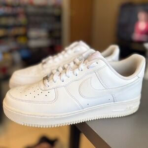 Nike Air Force 1 07 Mens 9.5 White Low Top Sneakers CW2288-111 Triple White AF1